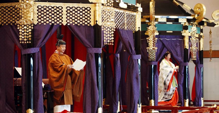 U Japanu održana drevna ceremonija, car Naruhito službeno zasjeo na prijestolje